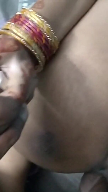Viktigt ögonblick från "Desi hot bhabhi"