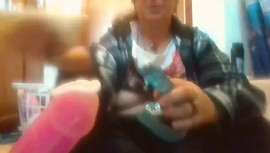 Cewek sange ini lagi asik muasin memeknya sendirian