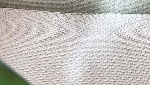 Она начинает играть возле зеркала и не останавливайтесь, пока не будет оргазм