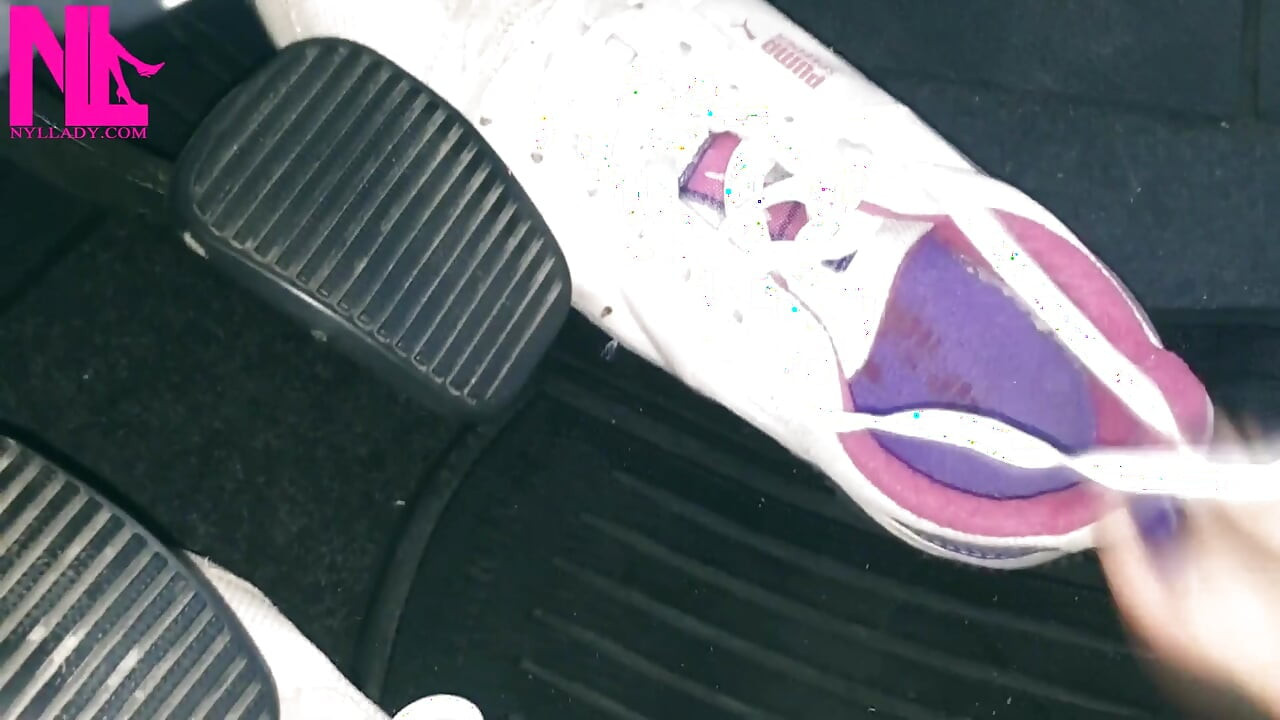 Menyelamat tanpa kondob dalam Puma Sneakers