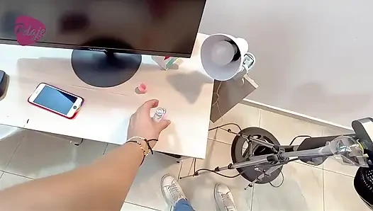 Bol yağlı ateşli masaj sekse dönüşüyor ve götüne boşalıyor bakış açısı