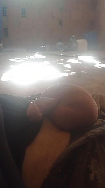 Handjob under the sun at the construction site
