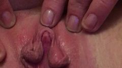 Mooie milf masturbeert met een vibro !!!