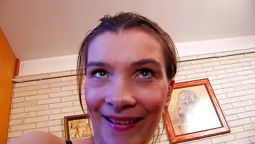 Zieh sie vom strand und fick sie zu hause