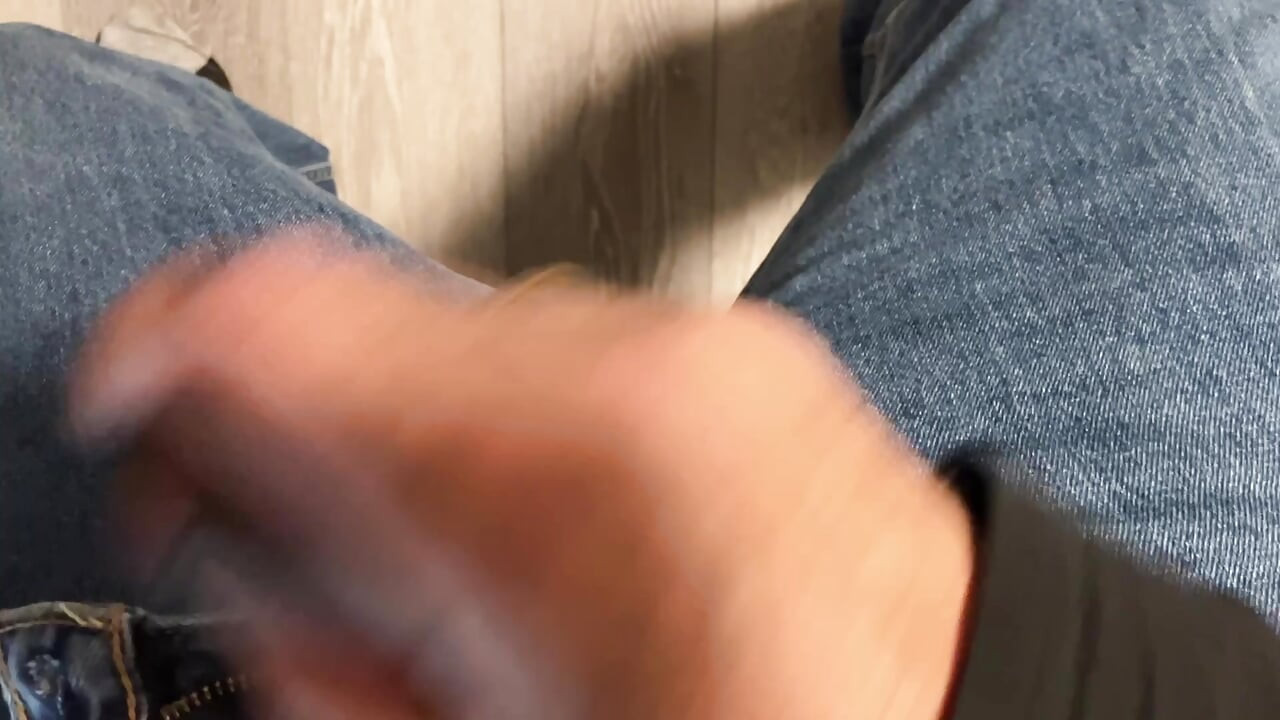 Abalada e acariciando