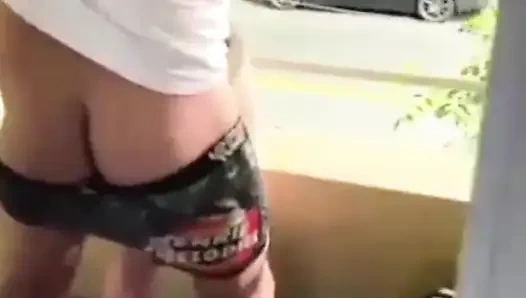 Худенькую тинку трахнули на сексе на балконе