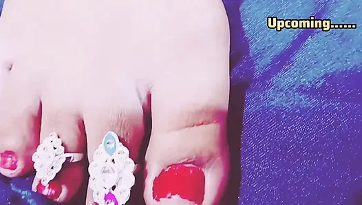 Amateur soni bhabhi genießt solo-masturbation mit gurke