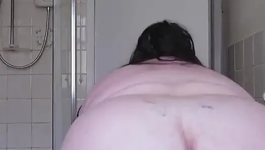 Cewek super semok lagi asik bugil di kamar mandi