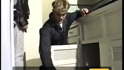 Horny stud gets his toes sucked by twink and blasts load