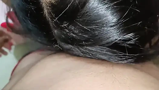 Indisches Desi-zimmermädchen muschi ficken auf klarem Hindi Audio