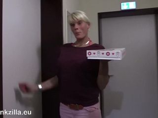 Zimmerservice - Perverser Sperma-Donut