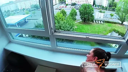 Gerçek Alman orta yaşlı seksi kadın, evde sikiliyor