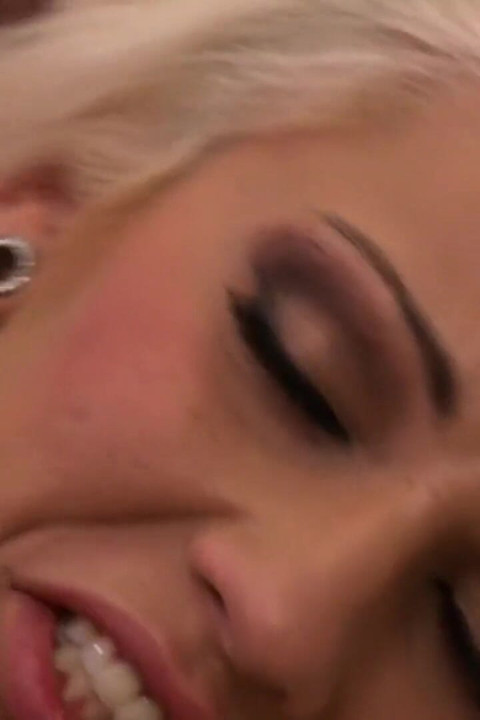 Busty blonde gets her moist cunt licked in the bathroom