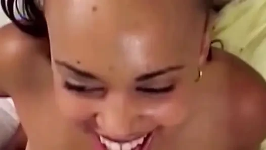 Tante sange kulit hitam lagi asik ngentot kontol raksasa pria kulit hitam sampai dicrot sperma hangat