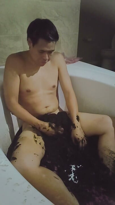 Solo Mud Bathing and Fun Play Bathroom
