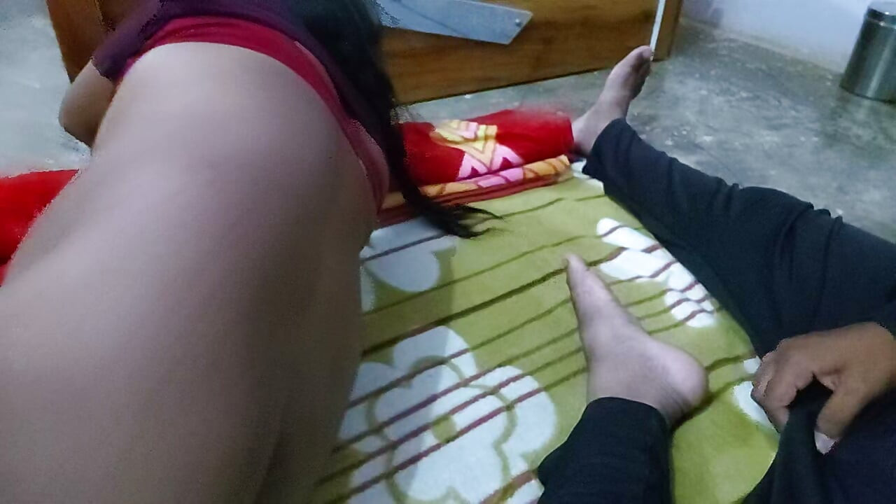 สาวเดซี่ภรรยาพี่ชายกำลังเล่นนิ้วหีร้อนๆ และเล่นหีอย่างเสียวกับผู้ชาย