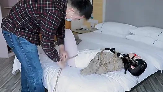 Hui09 - a White-stockinged Jk Girl Is Bound to the Bed with Ropes.