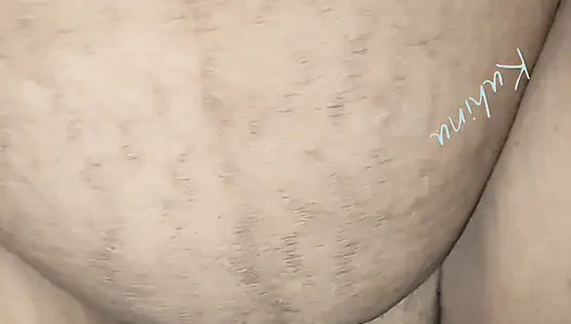 Karımı banyoya sürükledim ve onu siktim.