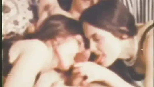 Klasik küçük bir sürtük için derin yoğun orgazm!