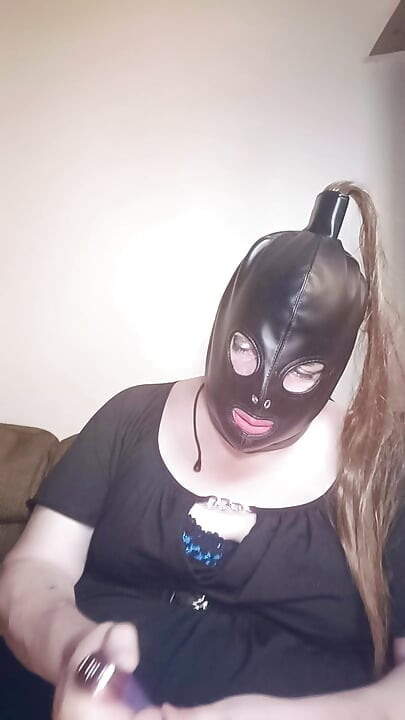 Stephanie-Nicole tries her hands as a sex toy reviewer