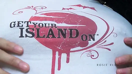 Waktunya pakai kaos basah- si cantik rosie reed wet tee menggoda dengan toket kecil -1080p hd
