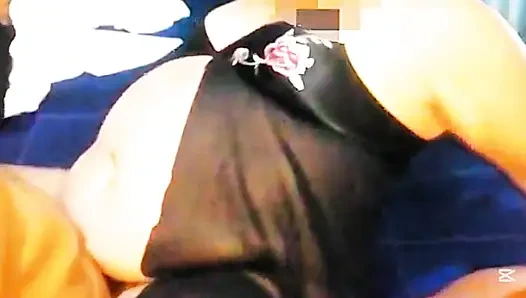 Kız arkadaşımın, iri güzel kadın, domaltılıyor ve yarağa biniyor