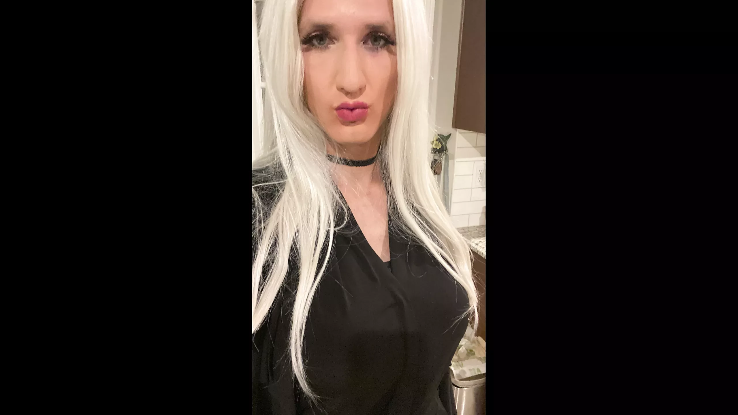 Transsexuală blondă de platină după întâlnire