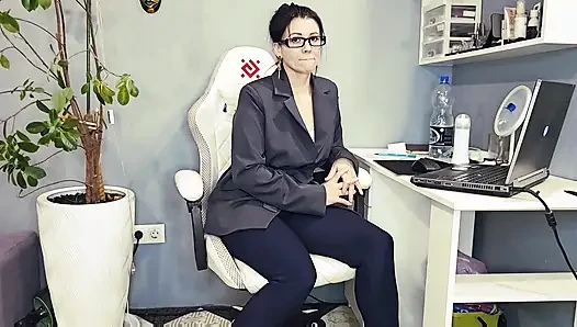 Помощник сделал студенту минет, куннилингус, ролевая игра.