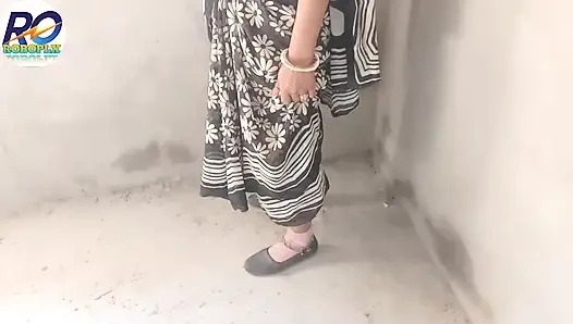 Деревенскую мадам дези трахнули раком, если был шанс в школе, она подняла ее сари и сосала пенис, хинди