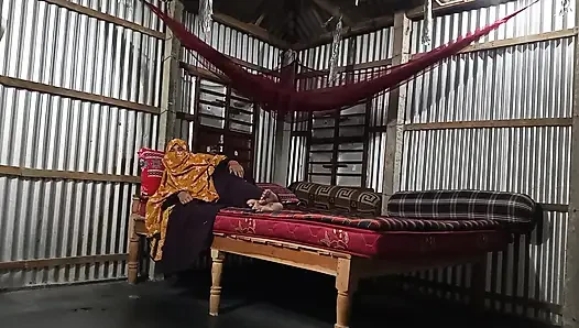 Tetangga tiri dengan desa di rumah
