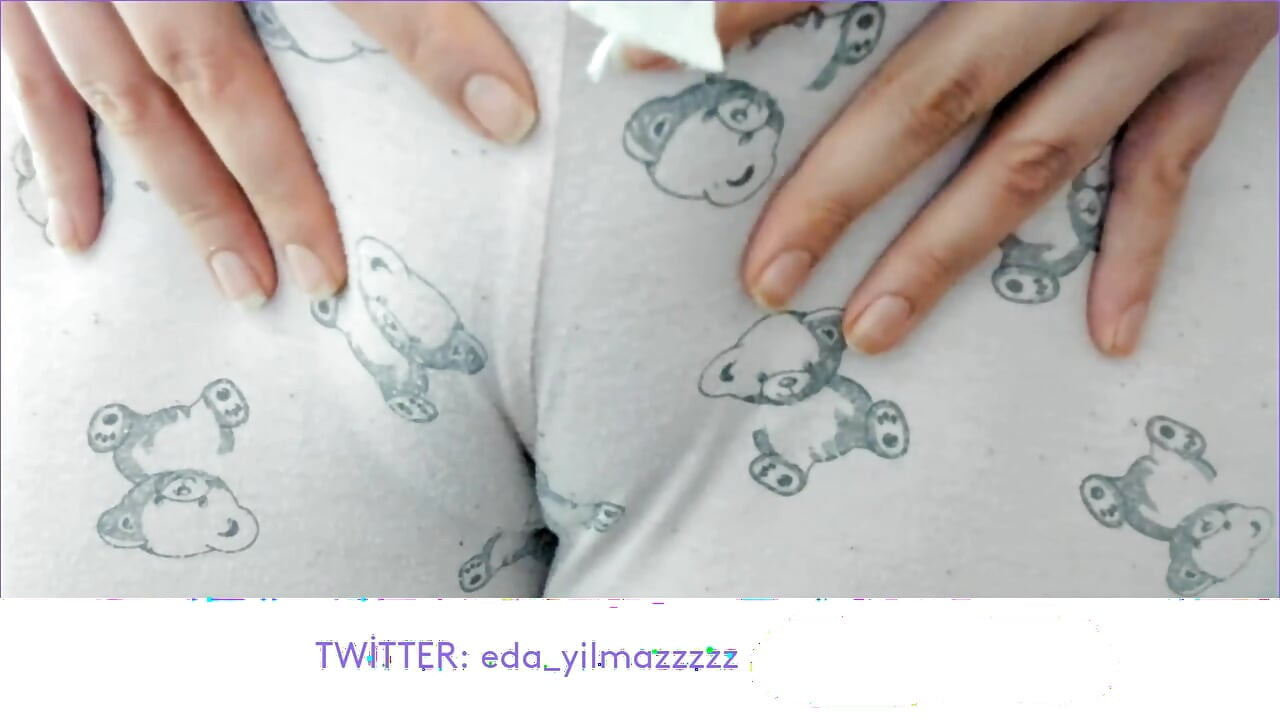 CAMELTOE- MASTURBATE WITH PAJAMA- RUBBING PUSSY WITH PAJAMA