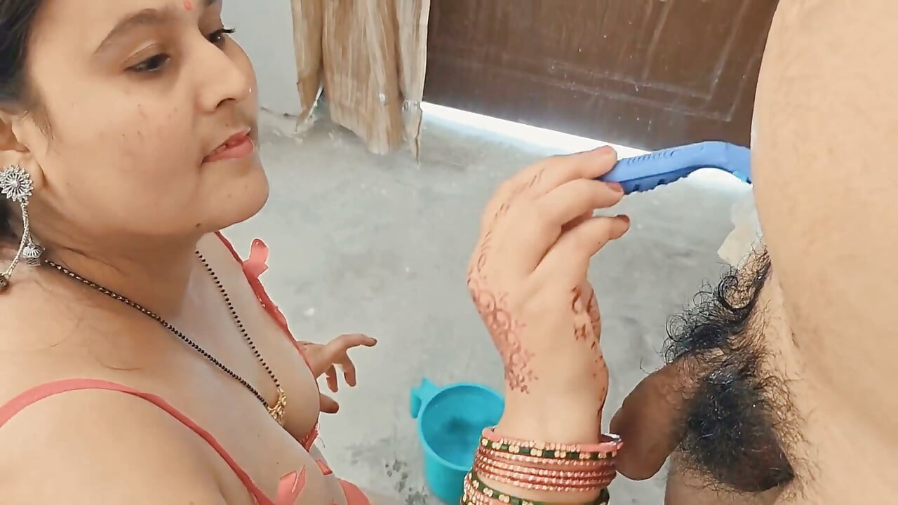 Lul schoonmaken en scheren en dan neuken met Lady Barber