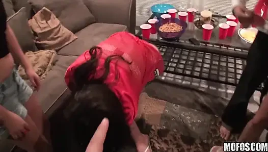 Real Slut Party - si cewek nakal erin marxxx & genevieve menjatuhkan strategi sepak bolanya !