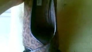 Ostro orgazm podczas ruchania buta