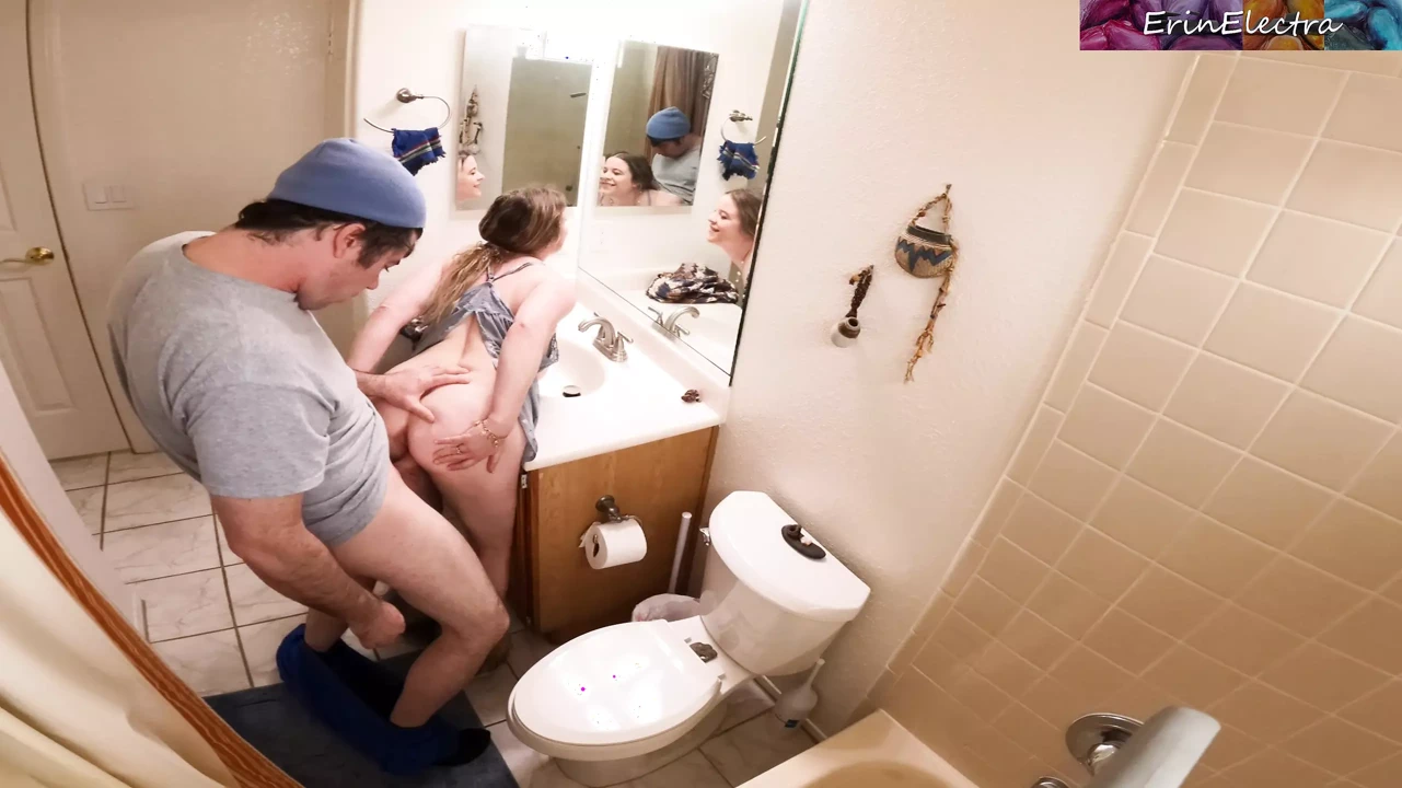 继母发现继子自慰并加入！