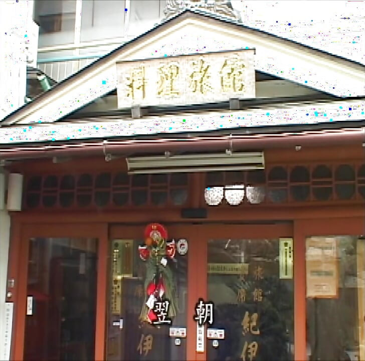P128G04 A beautiful proprietress who seduces a male customer of a couple with a complicated relationship at a long-established inn on Enoshima. A sensual erotic drama where the human dramas of each character intersect!