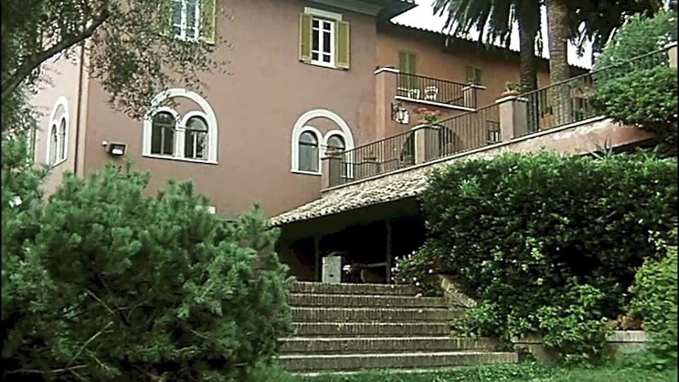 At Moana Pozzi's Club Pussy for Everyone