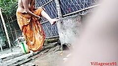 Индийская XXX жена трахается на улице (официальное видео от селекции)