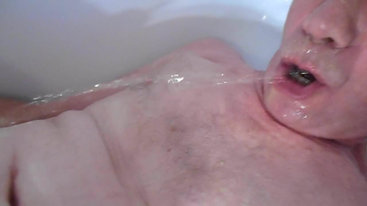 pisse baignoire