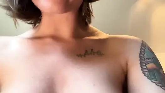 Kıllı dev kadın seni kullanıyor