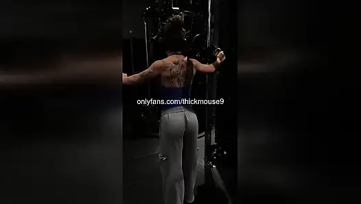OMG! SHE LEAK HER PUSSY ON LIVE - YOU WON'T BELIEVE THIS!