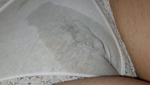 Ich spucke und reibe köstliche cameltoe-muschi meines besten freundes