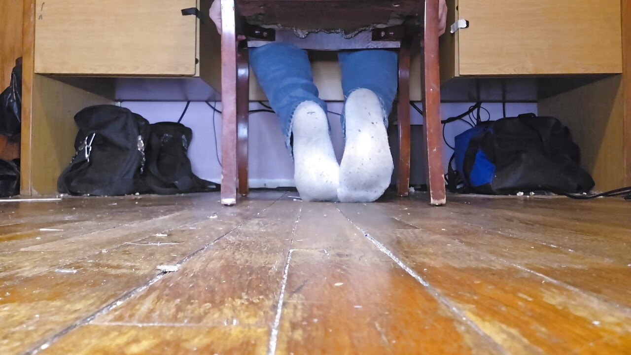 Enby provoca você com suas solas