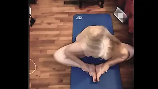 Hot MILF BBW Does Some Good Ole Naked Yoga To Jerkoff To!