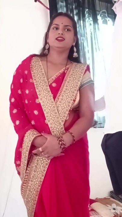 The electrical shop owner came to Riya Bhabhi's house to put a bulb when Riya Bhabhi grabbed his penis and started sucking it and did it | Clip 1