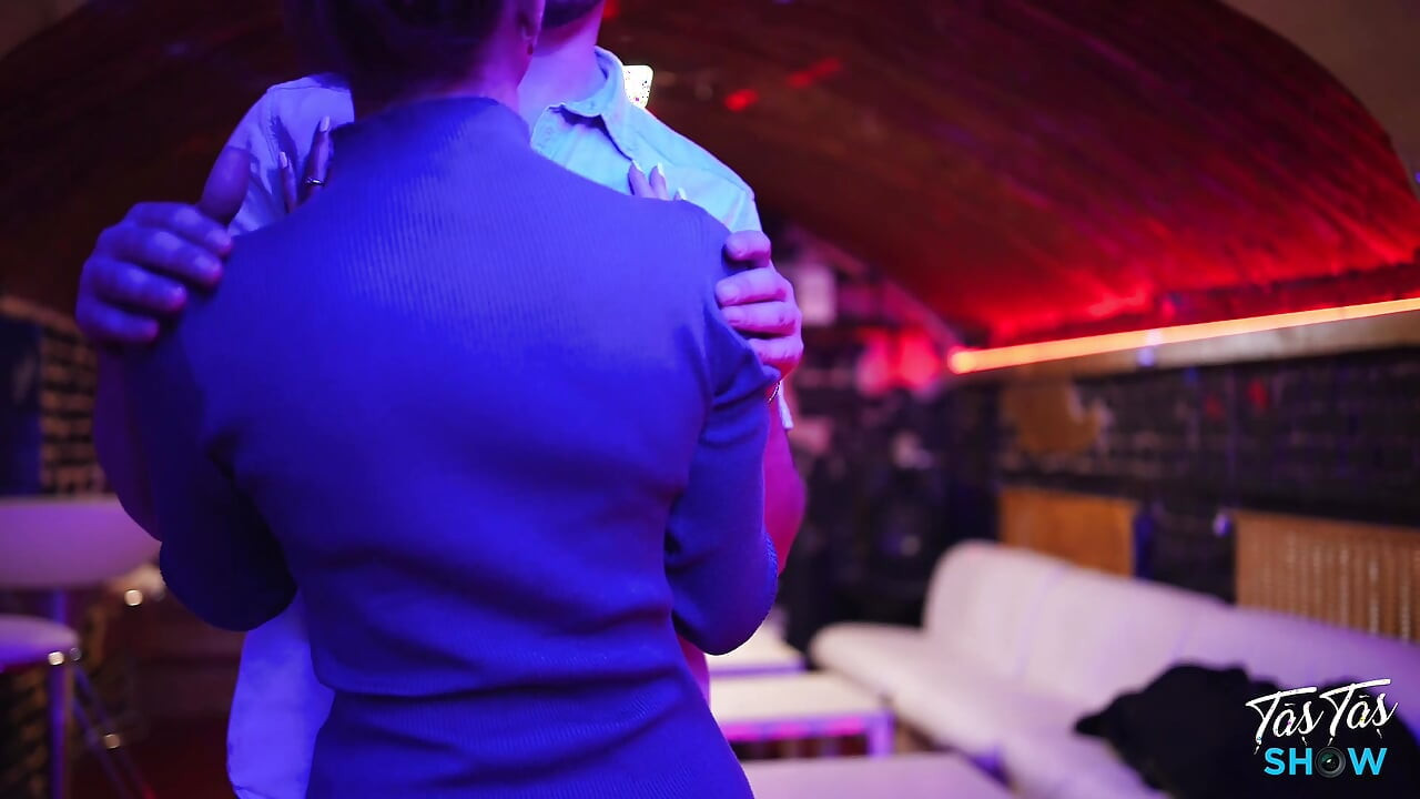 Tôi làm chị kế của tôi ngạc nhiên tại một câu lạc bộ swing vào ngày sinh nhật của cô ấy - tập full hd