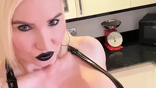 Винил-богиня: мой самый темный взгляд еще