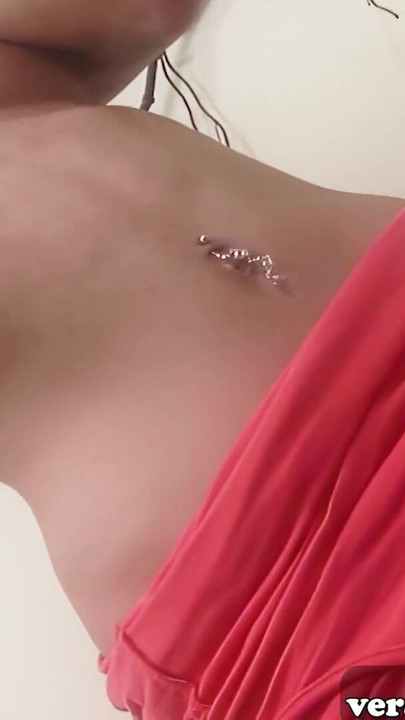 Asyalı ladyboy prezervatifsiz küçük poposundan anal seks yapıyor | Klip 1