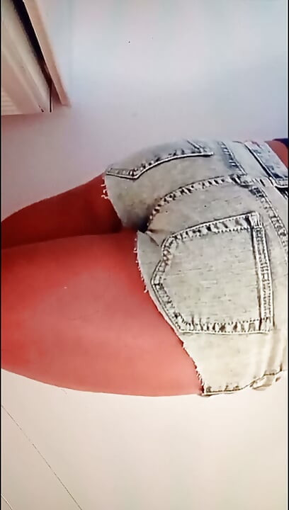 פמבוי ערבי בהלבשה תחתונה אלג'יריה 🏳️‍⚧️