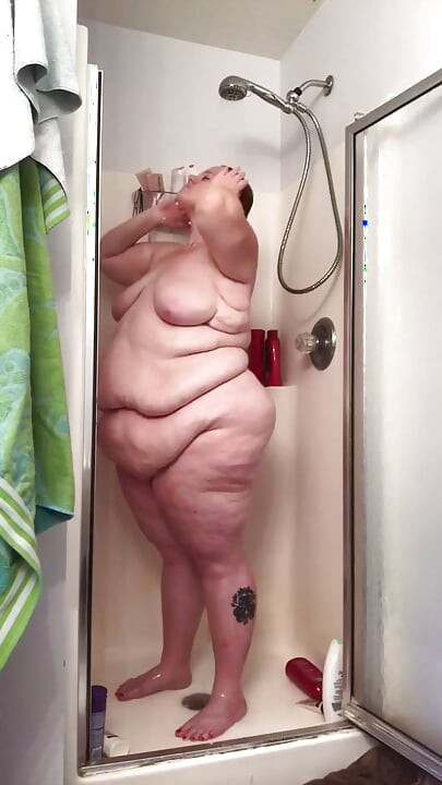 Julie ginger lagi asik mandi bareng!